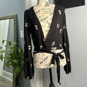 Windsor Black Floral V-Neck Open Front Tie Top M